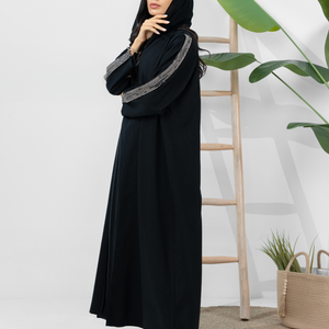 Ebon contrast abaya