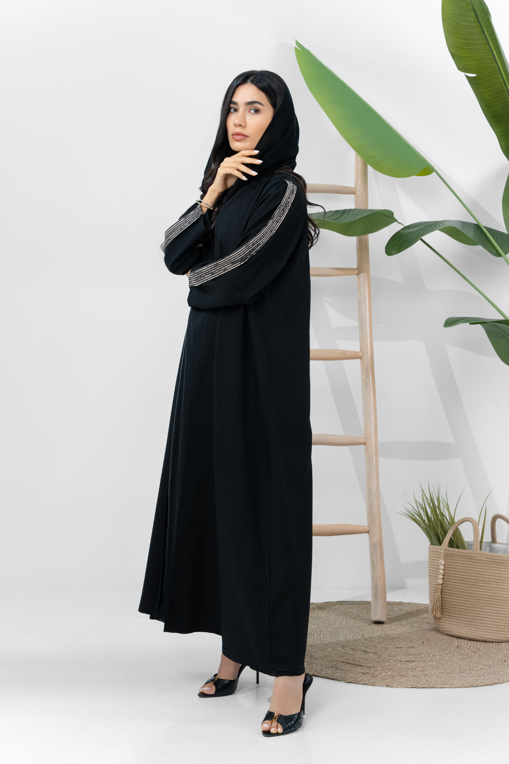 Ebon contrast abaya