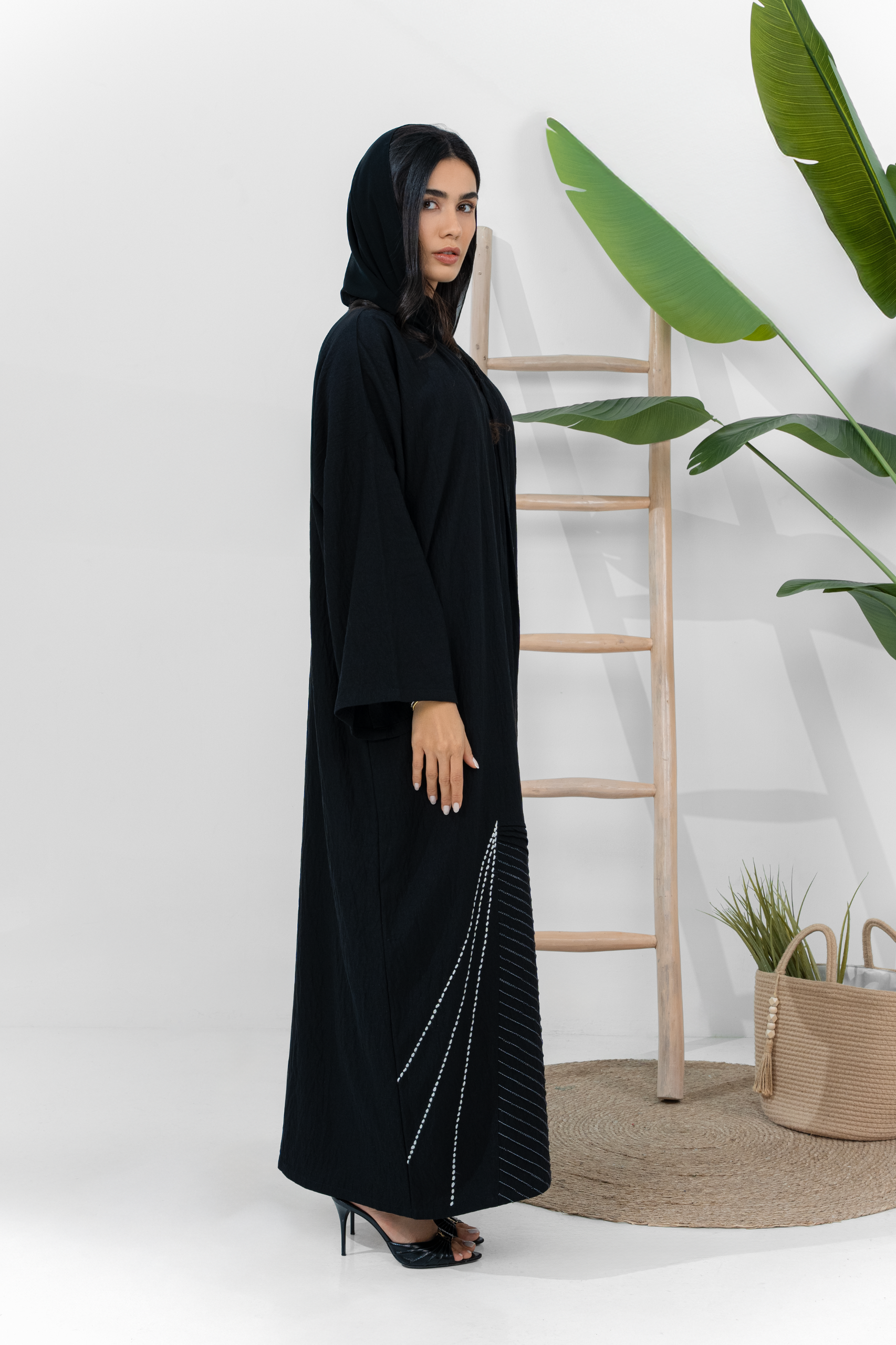 Shadow geometry abaya