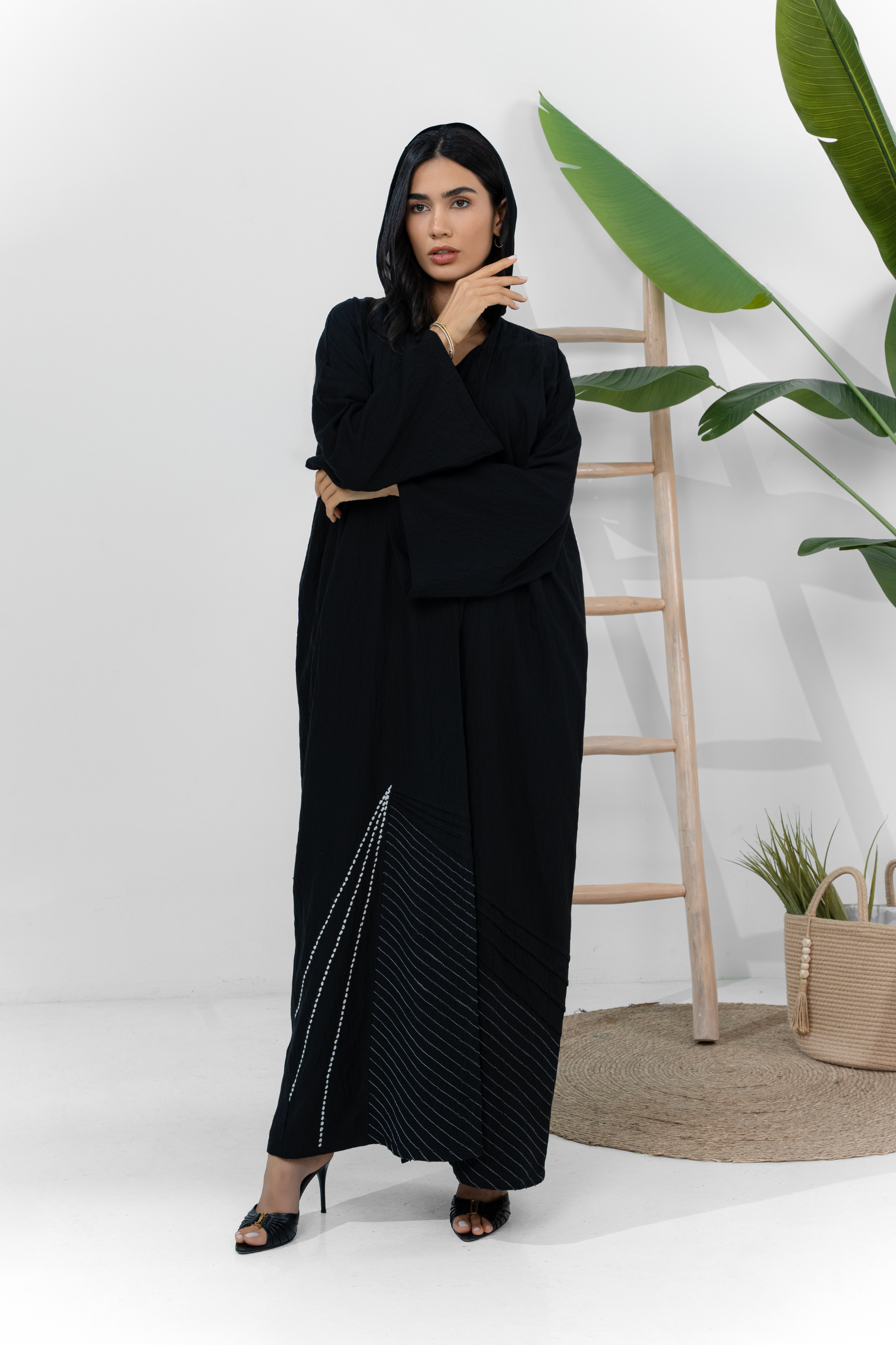 Shadow geometry abaya