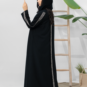 Ebon contrast abaya