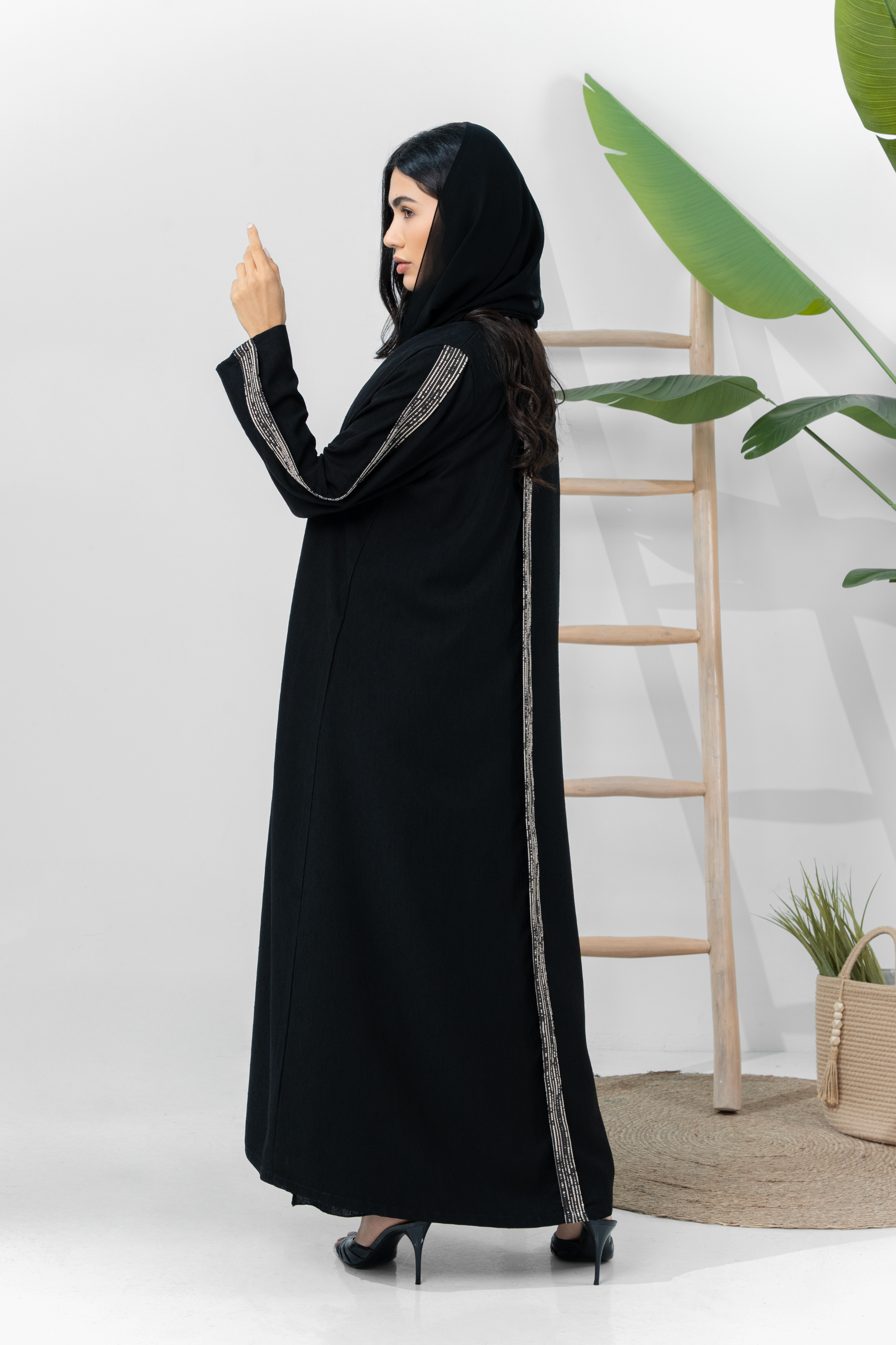 Ebon contrast abaya