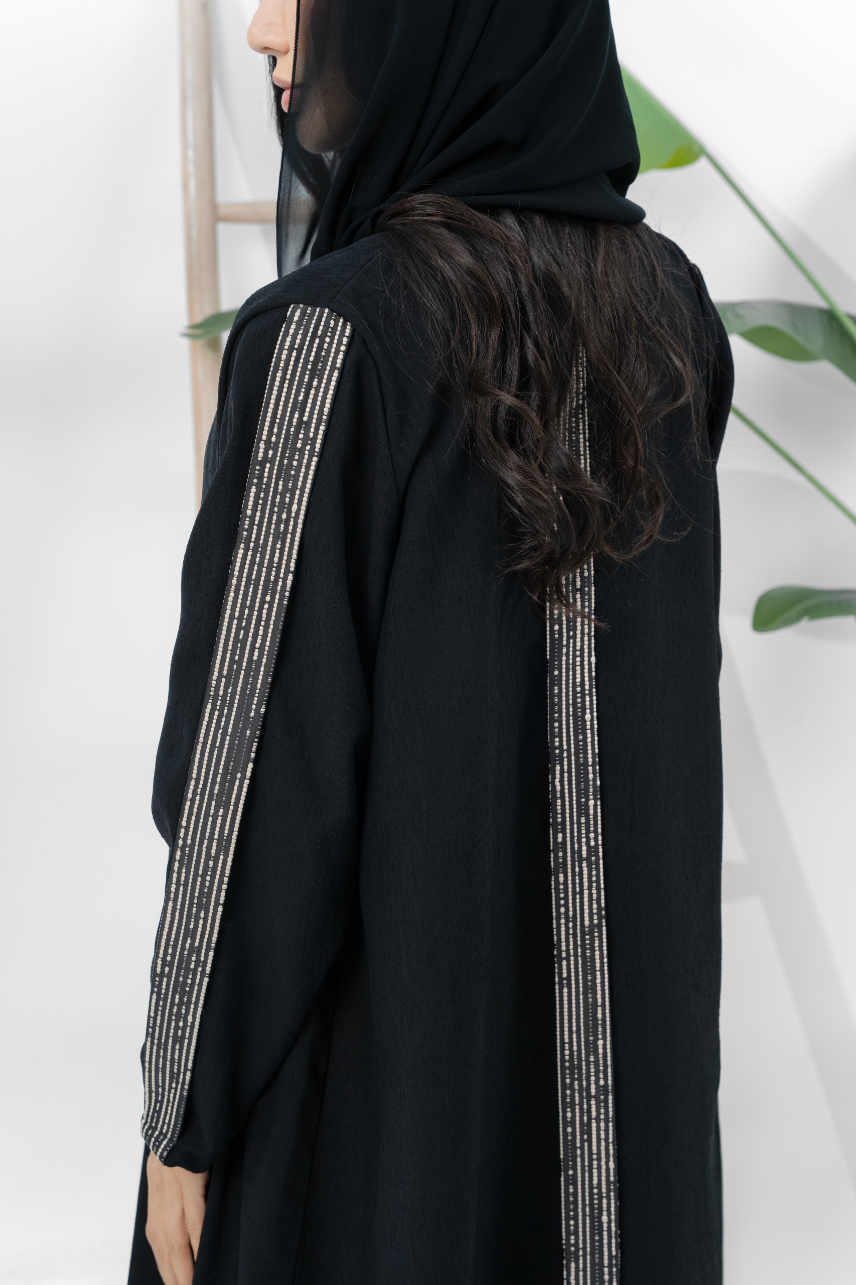 Ebon contrast abaya